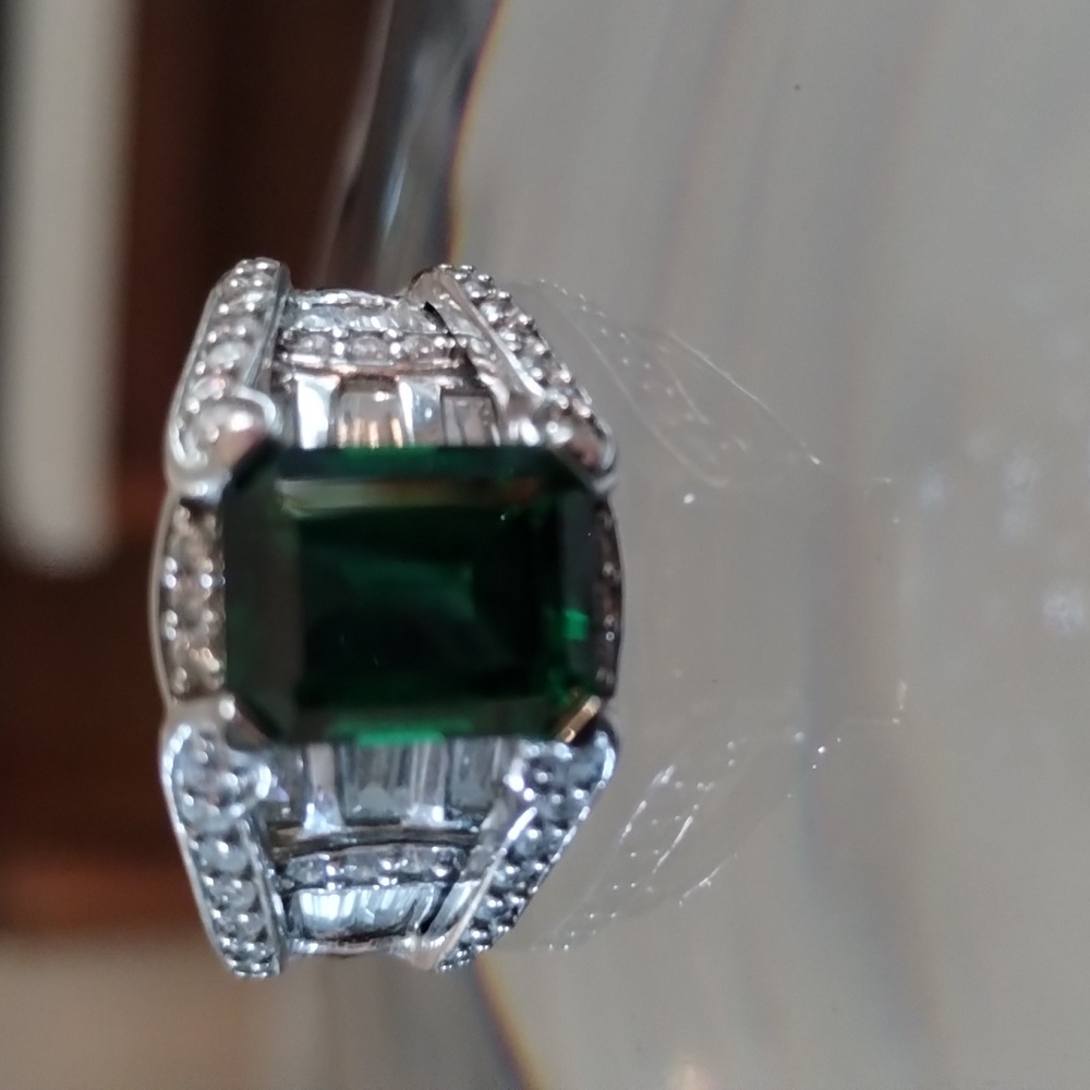Emerald cut green jeweled bridge ring
